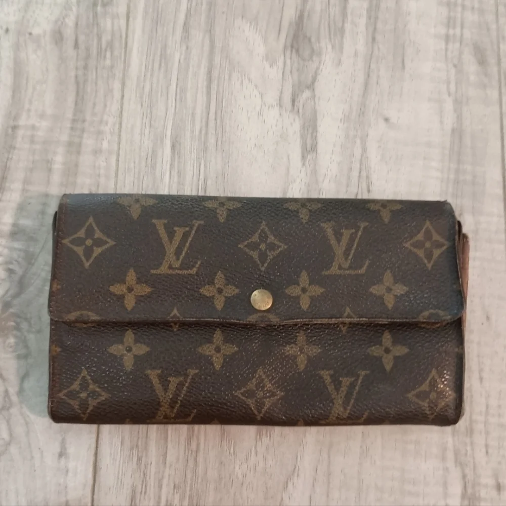 Louis Vuitton Monogram Sarah Long Wallet